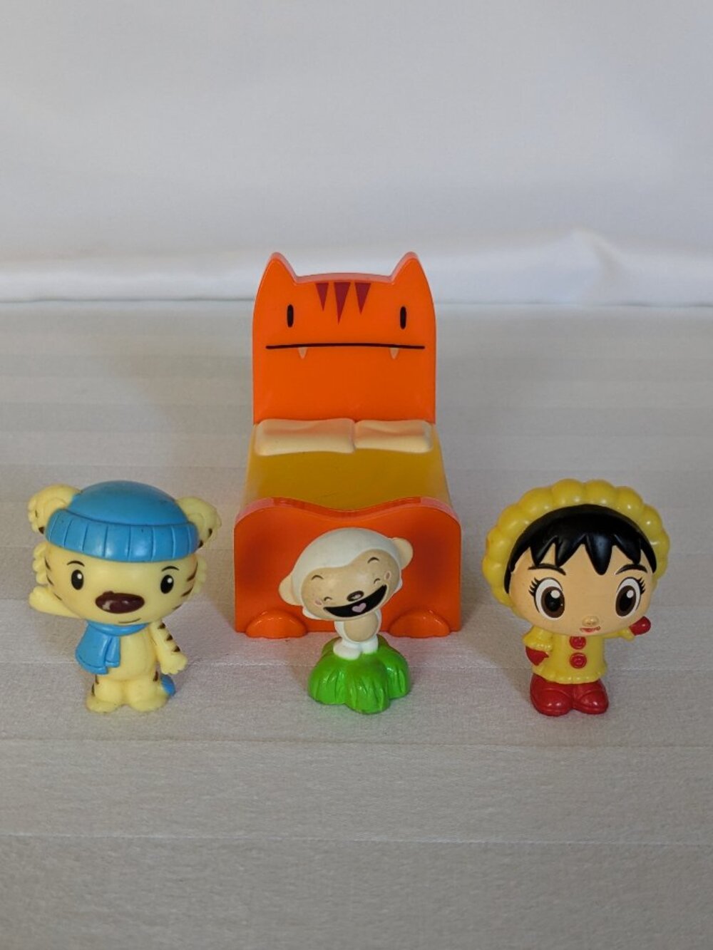 Ni Hao Kai-Lan, Hoho monkey, Rintoo tiger figurines and Bed